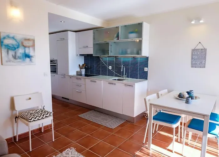 アパート Golden タヴィラ